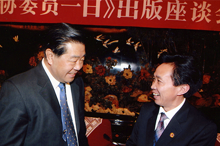原中共中央政治局常委、全國(guó)政協(xié)主席賈慶林與劉合炳親切交流